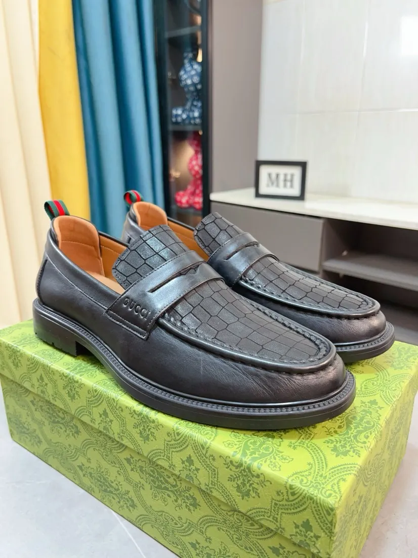 Men's shoes 💰500🌹🌹[GUCCI Gucci] A new style of formal men's leather shoes is coming ~ The original quality upper is made of Italian cowhide➕The leather is soft and delicate, comfortable and soft. The top layer of genuine leather, rubber wear-resistant outsole, the shoe shape is dignified and domineering, and the luxury charm is not concealed! The natural and free nouveau riche leads the trend. Code number: 38-44